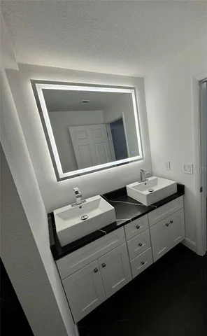 $415,000 | 501 Knights Run Avenue, Unit 2106, Tampa, FL 33602