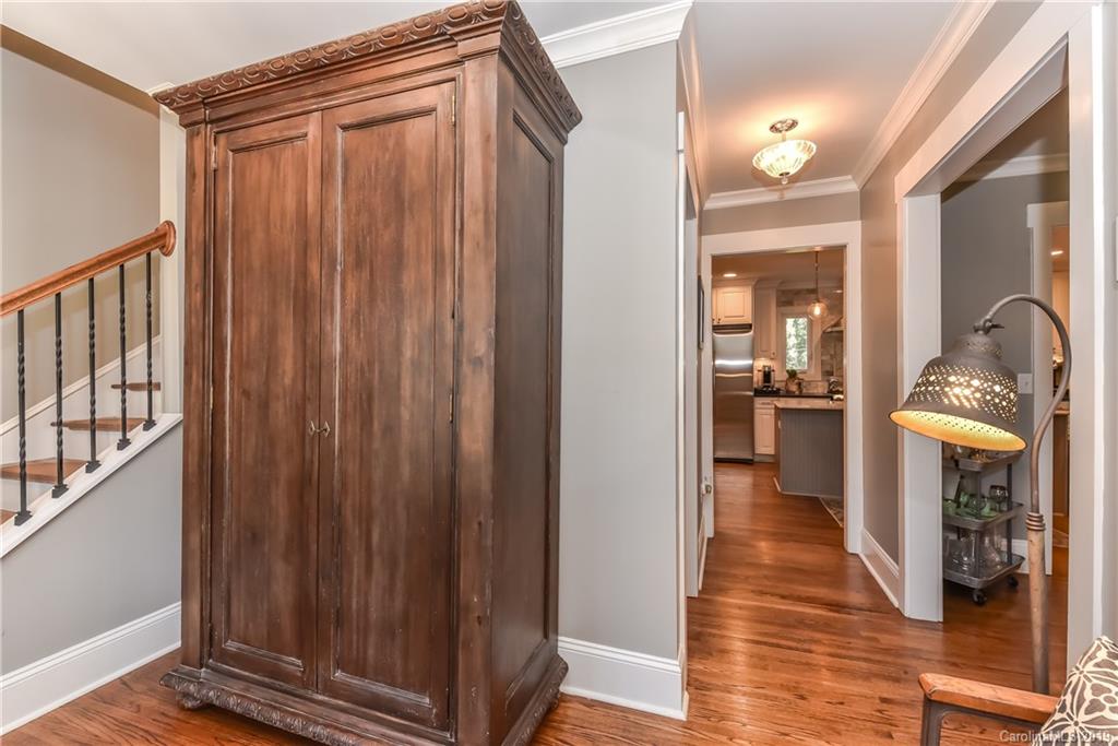1439 Crystal Road Charlotte, NC 28205 - Photo 4 of 33 Gallery Image 4