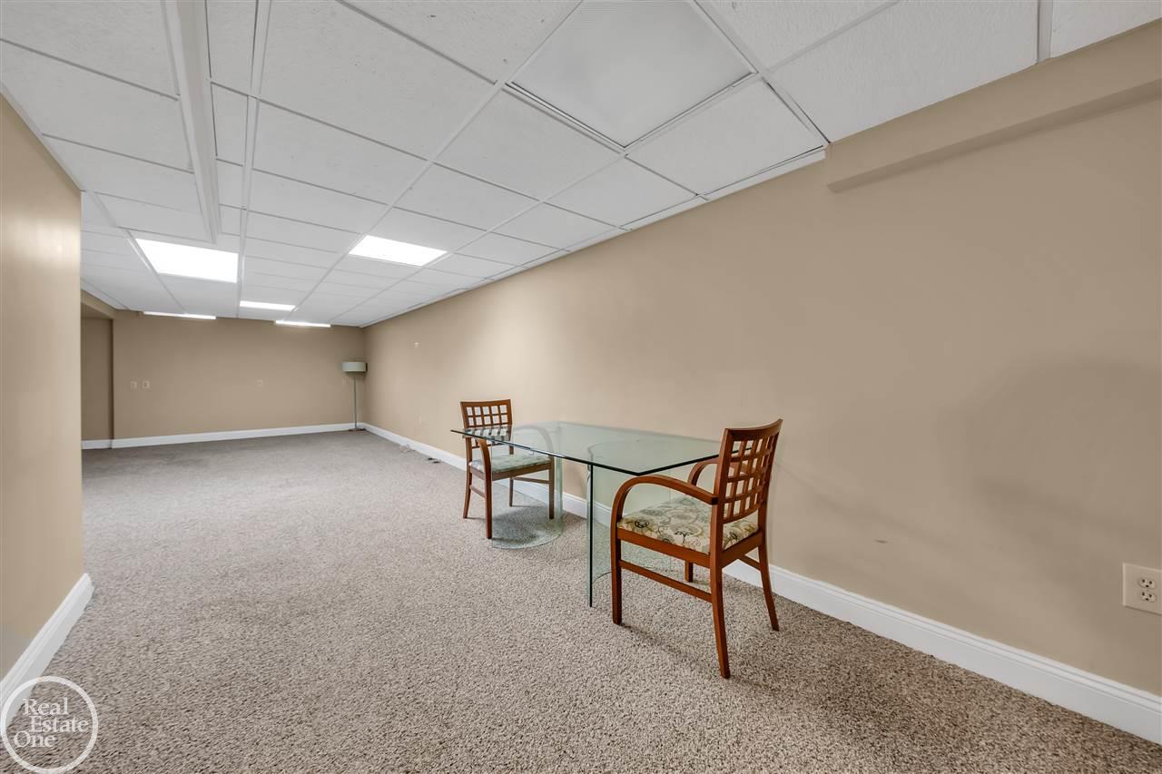 1110 Canterbury Road Grosse Pointe, MI 48236 - Photo 30 of 39 50026151-29.JPG
