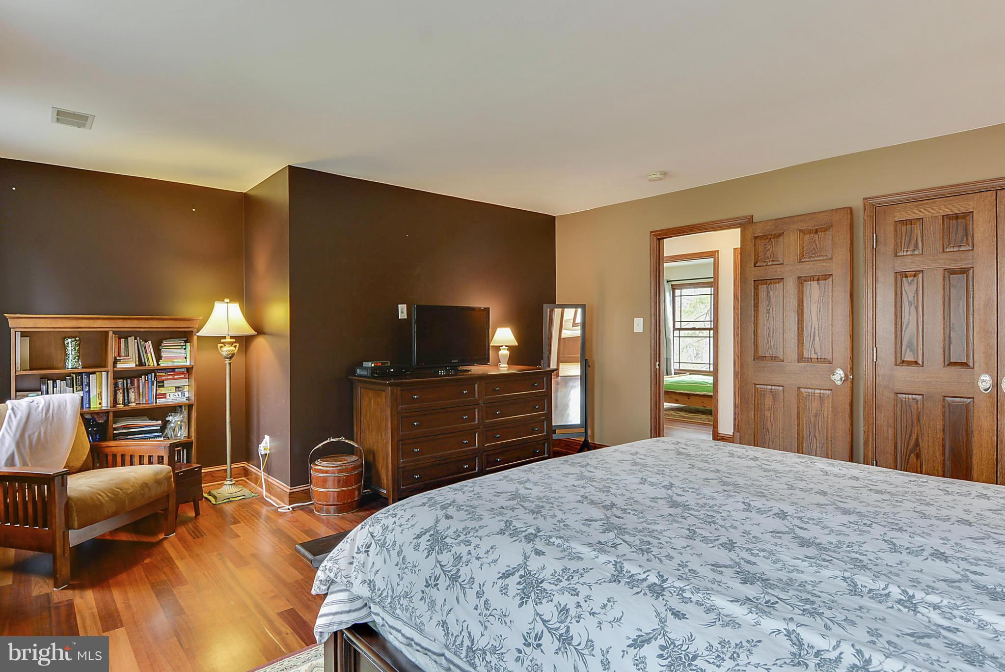 11605 Deer Forest Road Reston, VA 20194 - Photo 18 of 30 Bedroom (Master) with sitting area