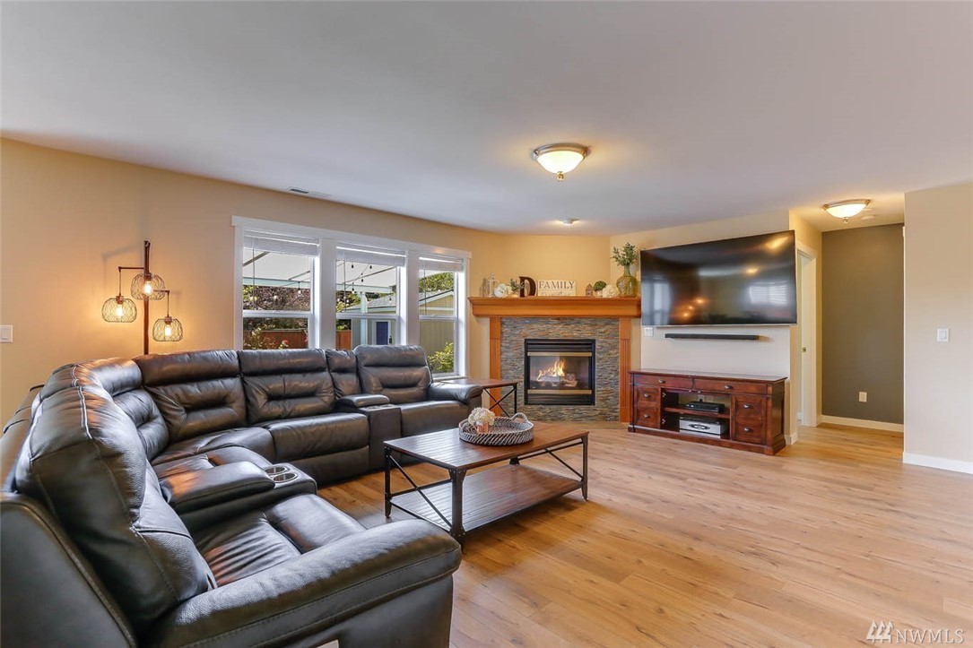 16927 Southeast 183rd Place Renton, WA 98058 - Photo 6 of 31 Gallery Image 6