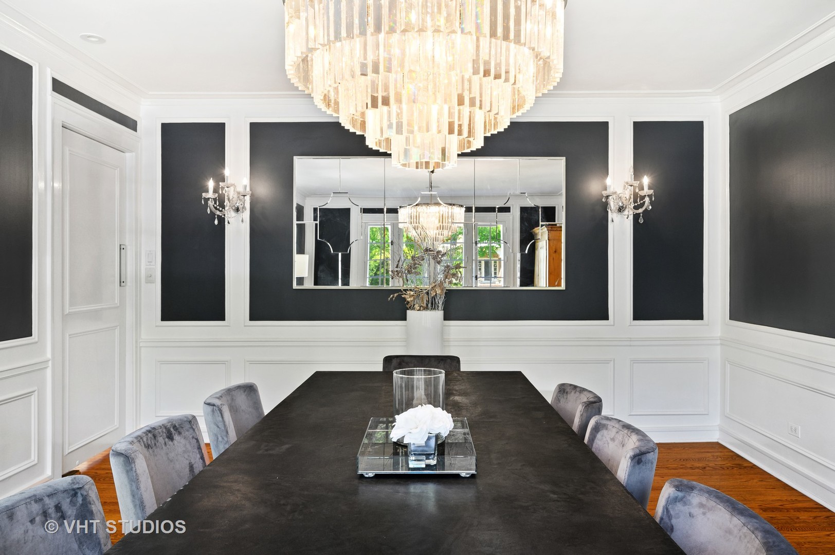92 Robsart Road Kenilworth, IL 60043 - Photo 11 of 54 a living room with furniture chandelier and a chandelier