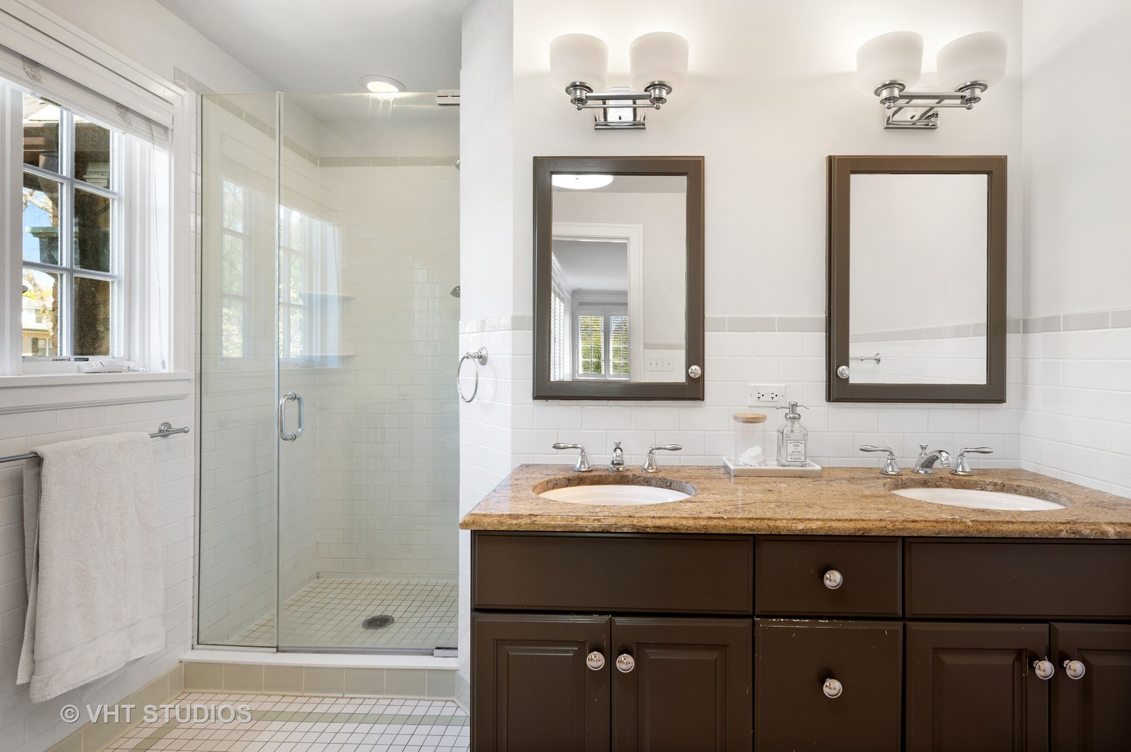92 Robsart Road Kenilworth, IL 60043 - Photo 26 of 54 a bathroom with a sink and a mirror