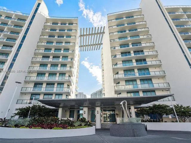 $13,000 | 3250 Northeast 188th Street, Unit UPH02, Aventura, FL 33180