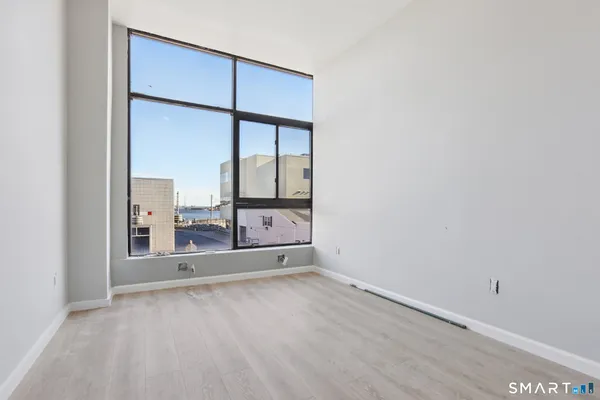 $2,200 | 215 Bank Street, Unit 2, New London, CT 06320