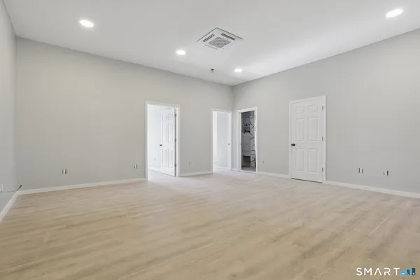 $2,200 | 215 Bank Street, Unit 2, New London, CT 06320