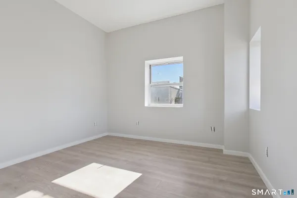 $2,200 | 215 Bank Street, Unit 2, New London, CT 06320
