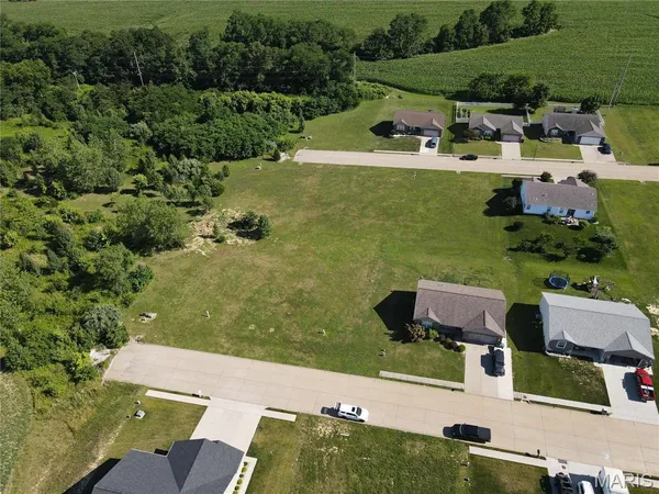 $36,500 | 517 Bluff Meadows Drive, Valmeyer, IL 62295