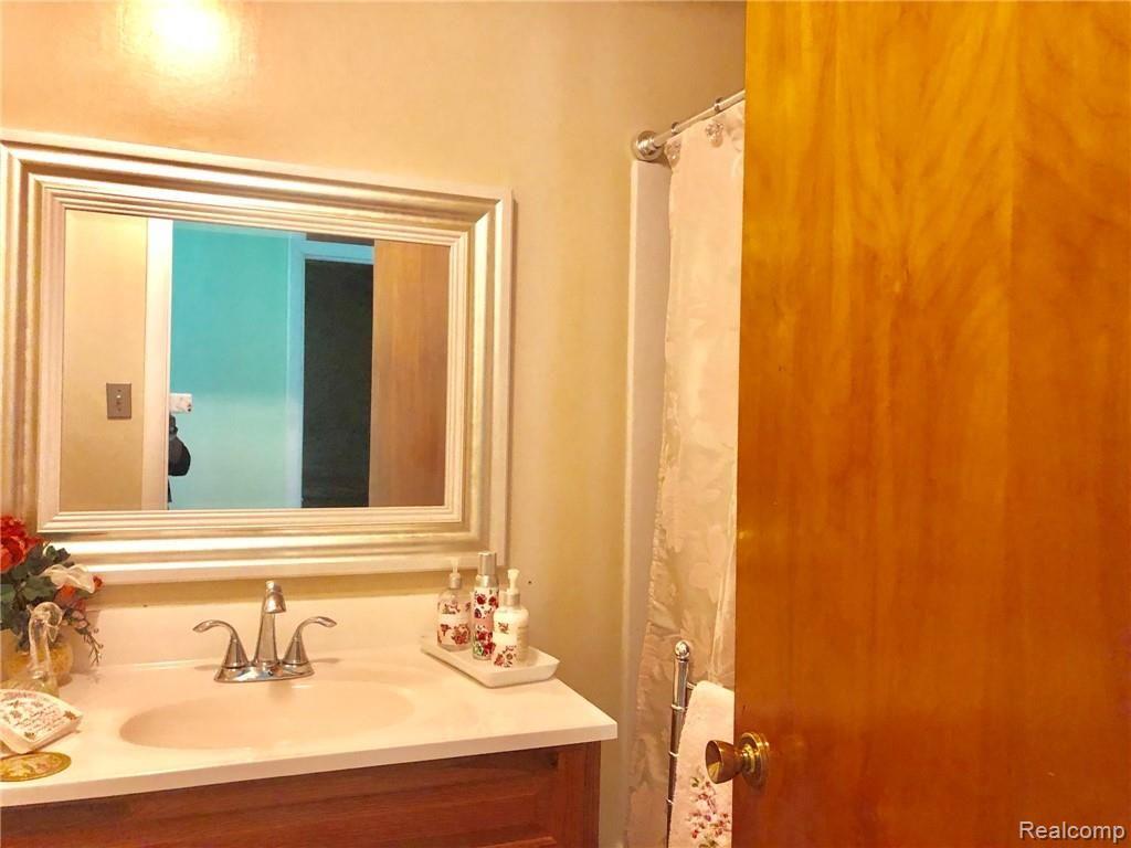 26115 Middlebelt Road Farmington Hills, MI 48334 - Photo 18 of 28