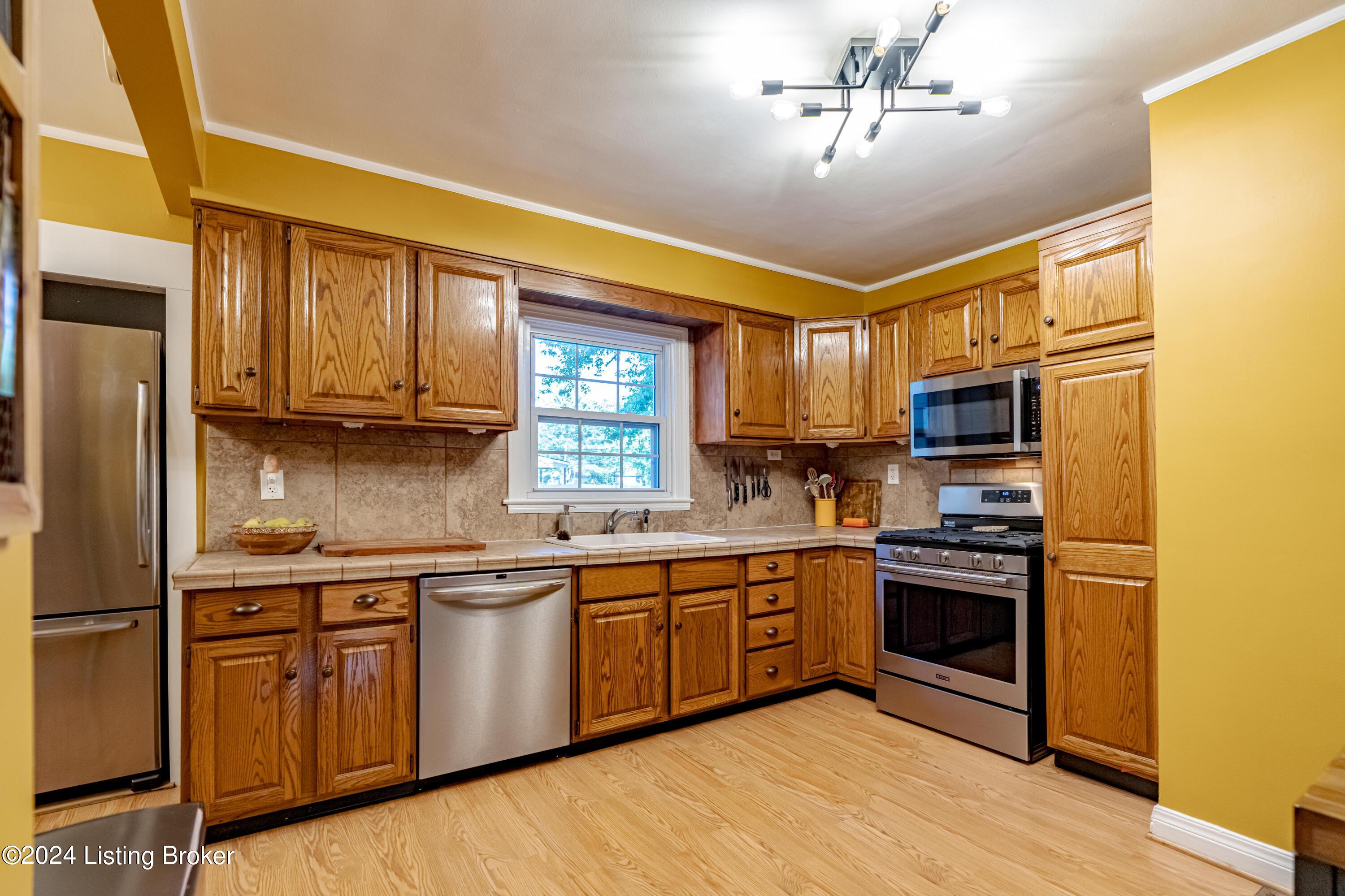 405 Evergreen Road Louisville, KY 40223 - Photo 30 of 55 Eat in kitchen (new stainless steel appliances)