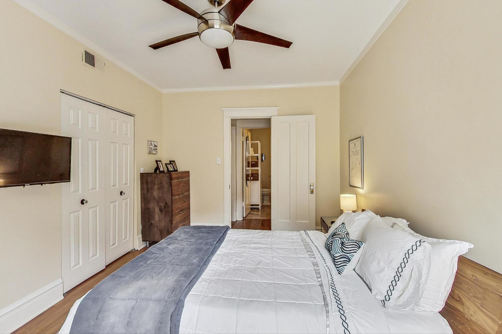 733 West Buckingham Place, Unit 13 Chicago, IL 60657 - Photo 15 of 28 a bedroom with a bed and a flat tv screen on dresser