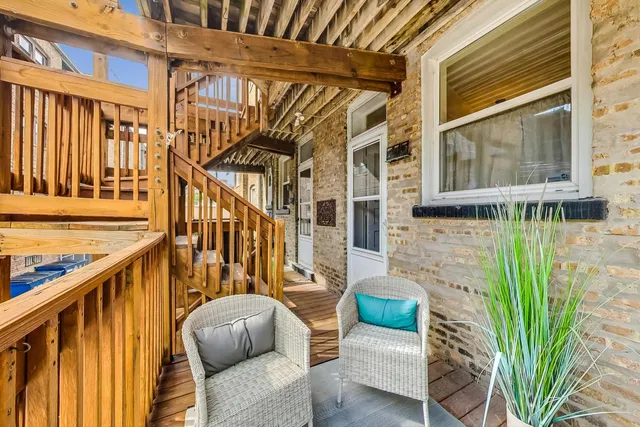 $335,000 | 733 West Buckingham Place, Unit 13, Chicago, IL 60657