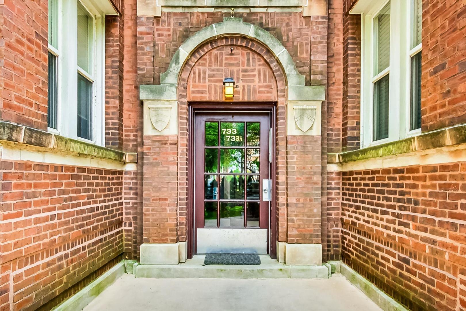 733 West Buckingham Place, Unit 13 Chicago, IL 60657 - Photo 3 of 28 a view of a brick building with a window
