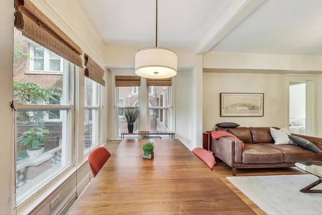 $335,000 | 733 West Buckingham Place, Unit 13, Chicago, IL 60657