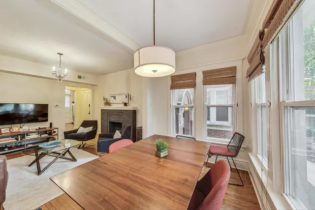 $335,000 | 733 West Buckingham Place, Unit 13, Chicago, IL 60657