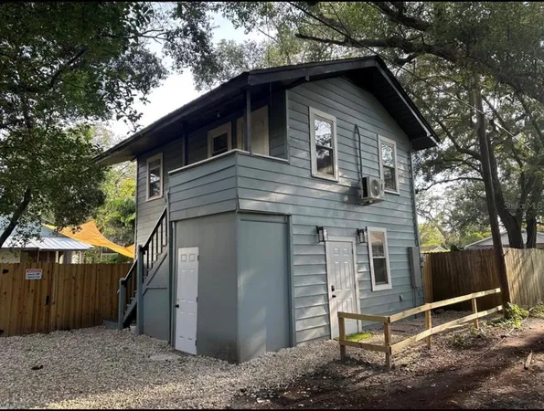 $1,250 | 115 West Plymouth Street, Unit B, Tampa, FL 33603