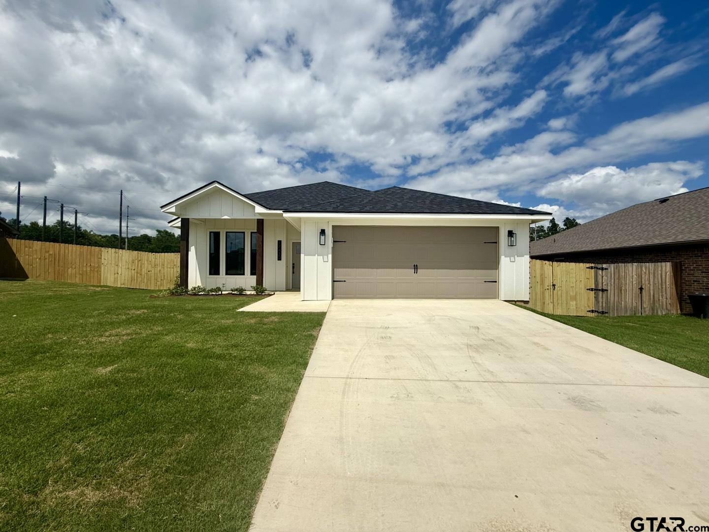 17430 Crossing Circle Lindale, TX 75771 - Photo 1 of 24