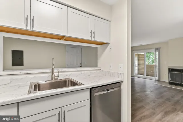 $370,000 | 6925 Mary Caroline Circle, Unit H, Alexandria, VA 22310