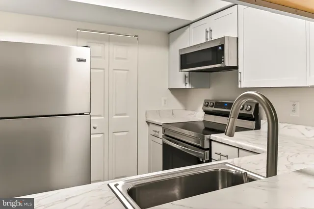 $370,000 | 6925 Mary Caroline Circle, Unit H, Alexandria, VA 22310