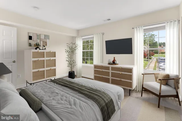 $370,000 | 6925 Mary Caroline Circle, Unit H, Alexandria, VA 22310