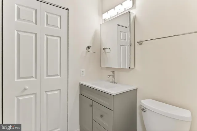 $370,000 | 6925 Mary Caroline Circle, Unit H, Alexandria, VA 22310