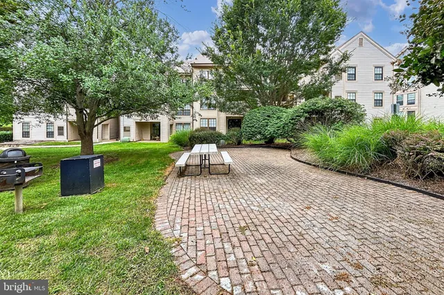 $370,000 | 6925 Mary Caroline Circle, Unit H, Alexandria, VA 22310