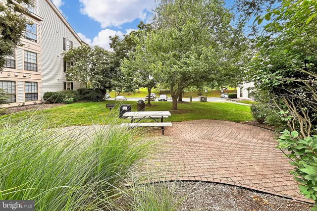 $370,000 | 6925 Mary Caroline Circle, Unit H, Alexandria, VA 22310