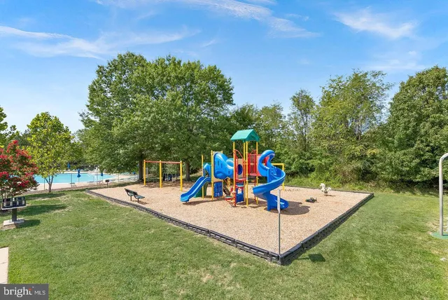 $370,000 | 6925 Mary Caroline Circle, Unit H, Alexandria, VA 22310