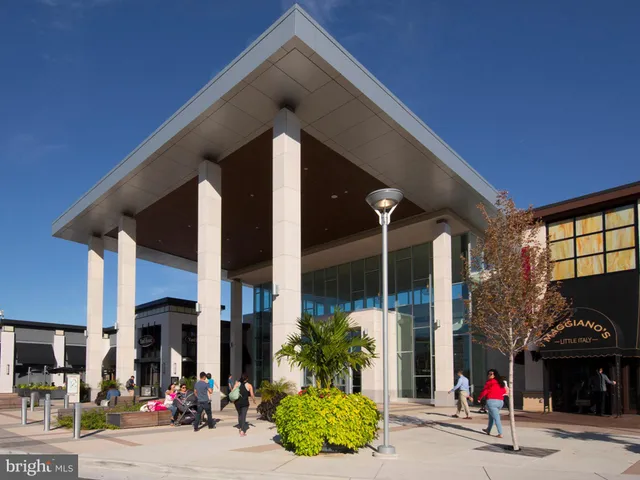 $370,000 | 6925 Mary Caroline Circle, Unit H, Alexandria, VA 22310