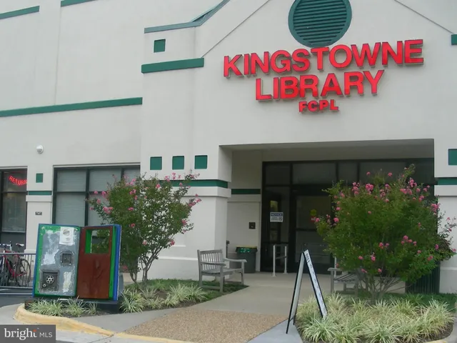 $370,000 | 6925 Mary Caroline Circle, Unit H, Alexandria, VA 22310