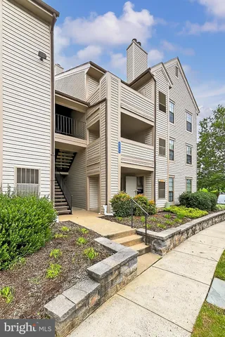 $370,000 | 6925 Mary Caroline Circle, Unit H, Alexandria, VA 22310