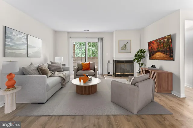 $370,000 | 6925 Mary Caroline Circle, Unit H, Alexandria, VA 22310