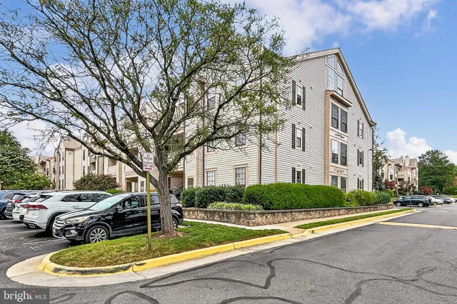 $370,000 | 6925 Mary Caroline Circle, Unit H, Alexandria, VA 22310
