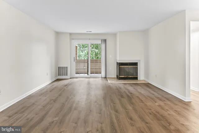 $370,000 | 6925 Mary Caroline Circle, Unit H, Alexandria, VA 22310