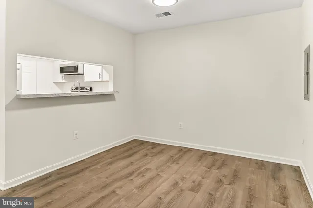 $370,000 | 6925 Mary Caroline Circle, Unit H, Alexandria, VA 22310