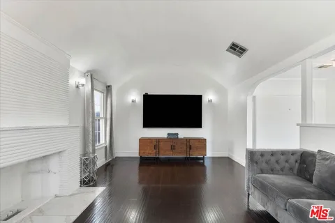 $750,000 | 2137 West 84th Place, Los Angeles, CA 90047