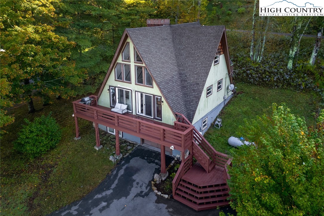 209 Apache Street Newland, NC 28657 - Photo 4 of 42 a view of a house with a yard