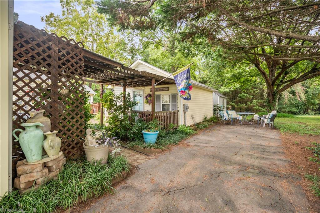 204 Carson Road Pilot Mountain, NC 27041 - Photo 27 of 32 Airbnb