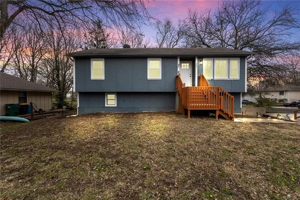 $325,000 | 302 South Franklin Street, Spring Hill, KS 66083