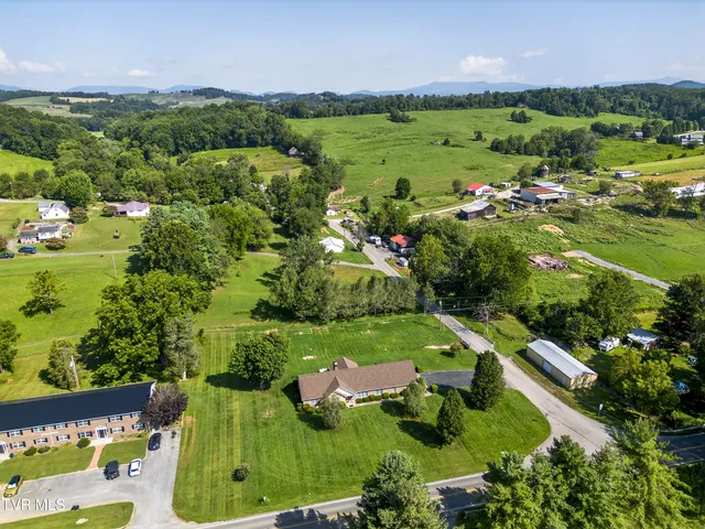 $375,000 | 28065 Lee Highway, Abingdon, VA 24211