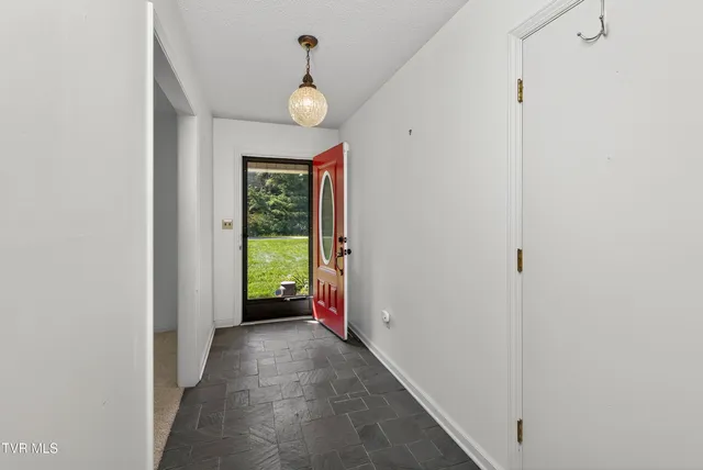 $375,000 | 28065 Lee Highway, Abingdon, VA 24211