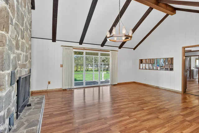 $375,000 | 28065 Lee Highway, Abingdon, VA 24211