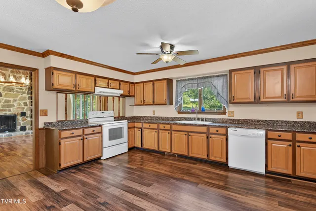 $375,000 | 28065 Lee Highway, Abingdon, VA 24211