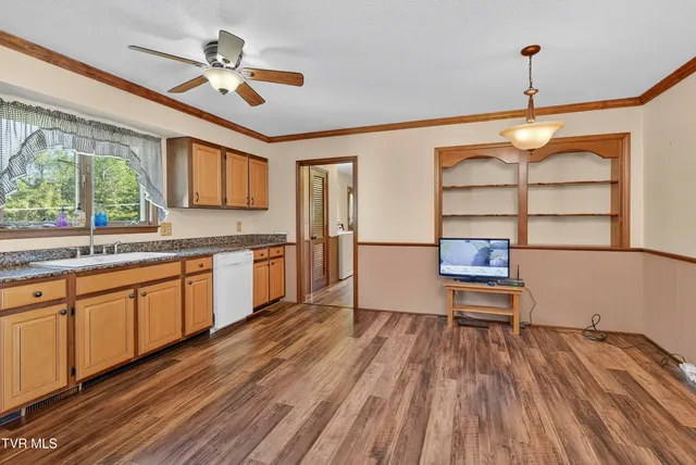 $375,000 | 28065 Lee Highway, Abingdon, VA 24211