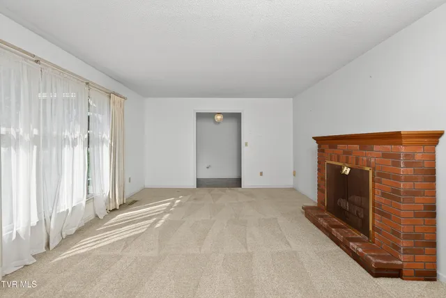 $375,000 | 28065 Lee Highway, Abingdon, VA 24211