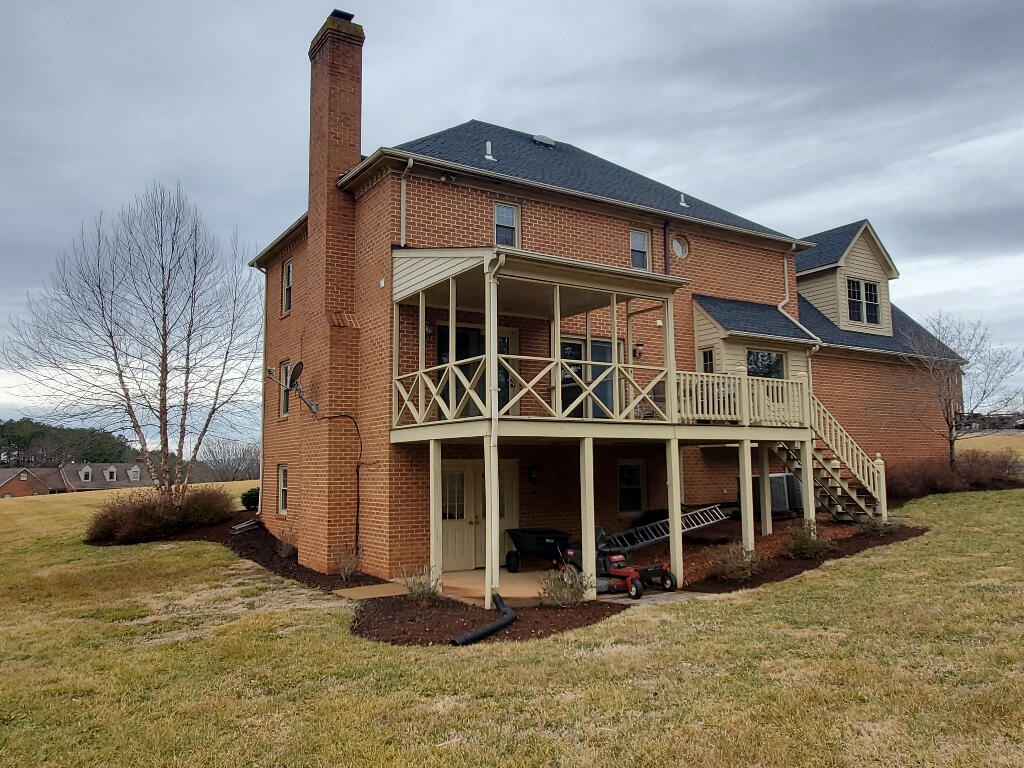 209 Longhill Road Goode, VA 24556 - Photo 3 of 25 02