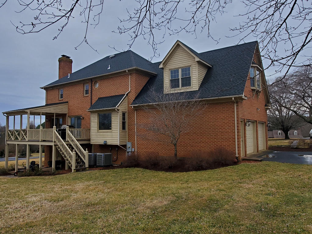 209 Longhill Road Goode, VA 24556 - Photo 4 of 25 03