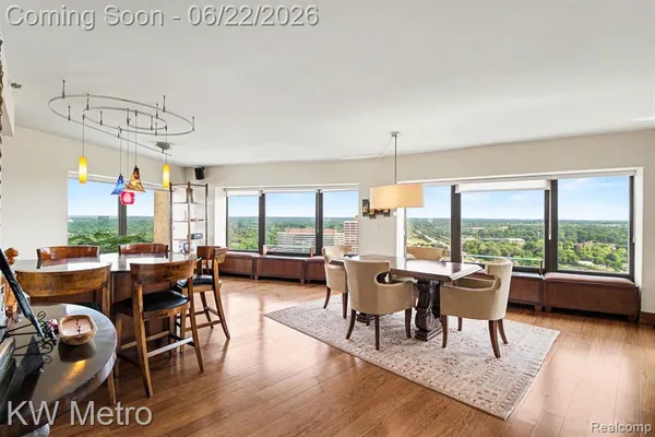 $279,000 | 5000 Town Centre, Unit 2906, Southfield, MI 48075