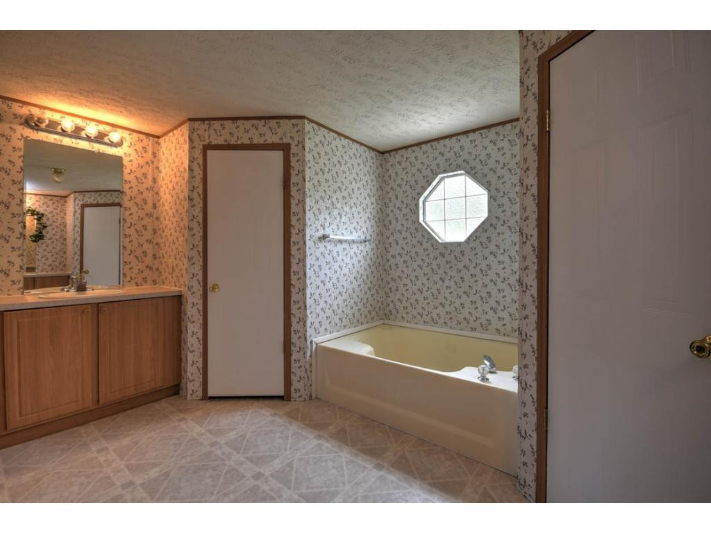 13160 Reedy Creek Road Bristol, VA 24202 - Photo 13 of 17 2 WALK IN CLOSETS
