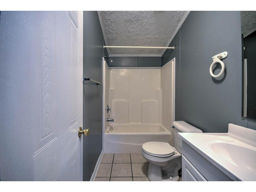 13160 Reedy Creek Road Bristol, VA 24202 - Photo 15 of 17 2ND BATH